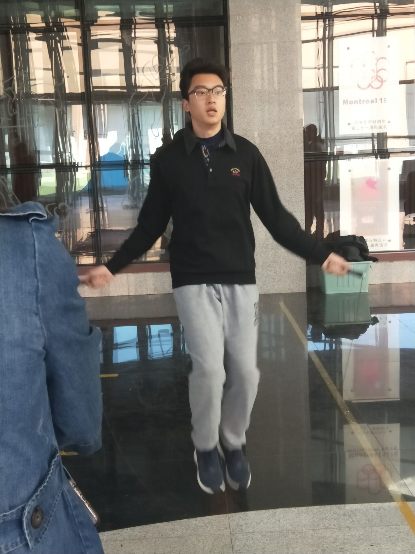 交通工程学院选手参加校立定跳远,跳绳比赛